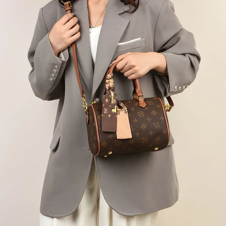 

Luxury Casual Diaper Bags For Ladies: Designer Leather Shoulder Bag, Elegant Simple Vintage Fashionable Large Capacity Tote