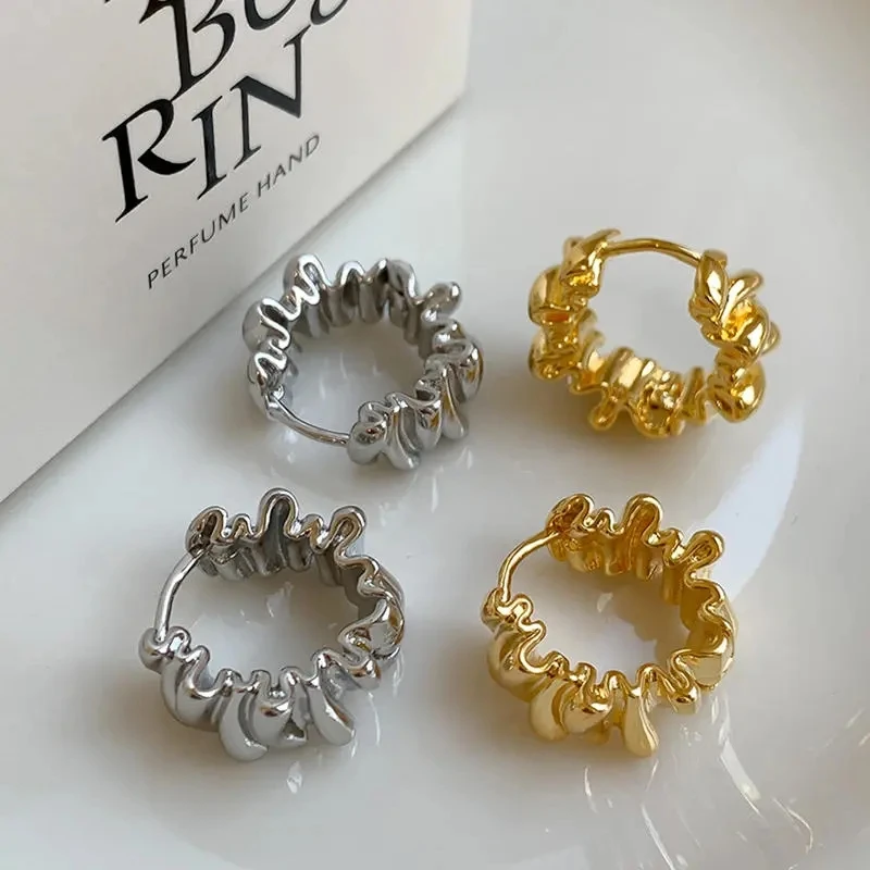 Unregelmäßige Wellenförmige Gefaltete Ohrringe Für Frauen Retro Trendy Kupfer Metall Ohrringe Design Einfache Temperament Senior Mode schmuck