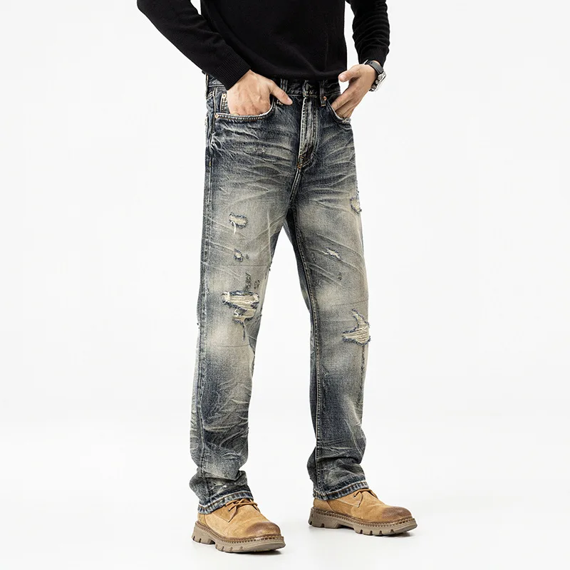 

Мужские джинсы с царапинами и рваными джинсами осенью 2023 года, свободные прямые брюки, модные уличные ретро и ностальгические элитные винтажные брюки.