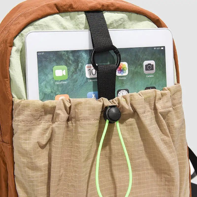 حقيبة ظهر صغيرة خفيفة الوزن للمشي لمسافات طويلة مع جيوب متعددة للرجال والنساء، حقيبة نهارية كاجوال منقوشة مقاومة للماء للبالغين أثناء المشي لمسافات طويلة في النهار #5