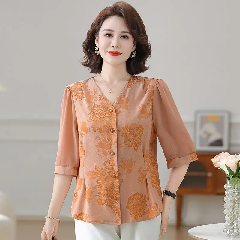 

Fashionable New Chinese Style Age-reducing New Casual V-neck Shirt