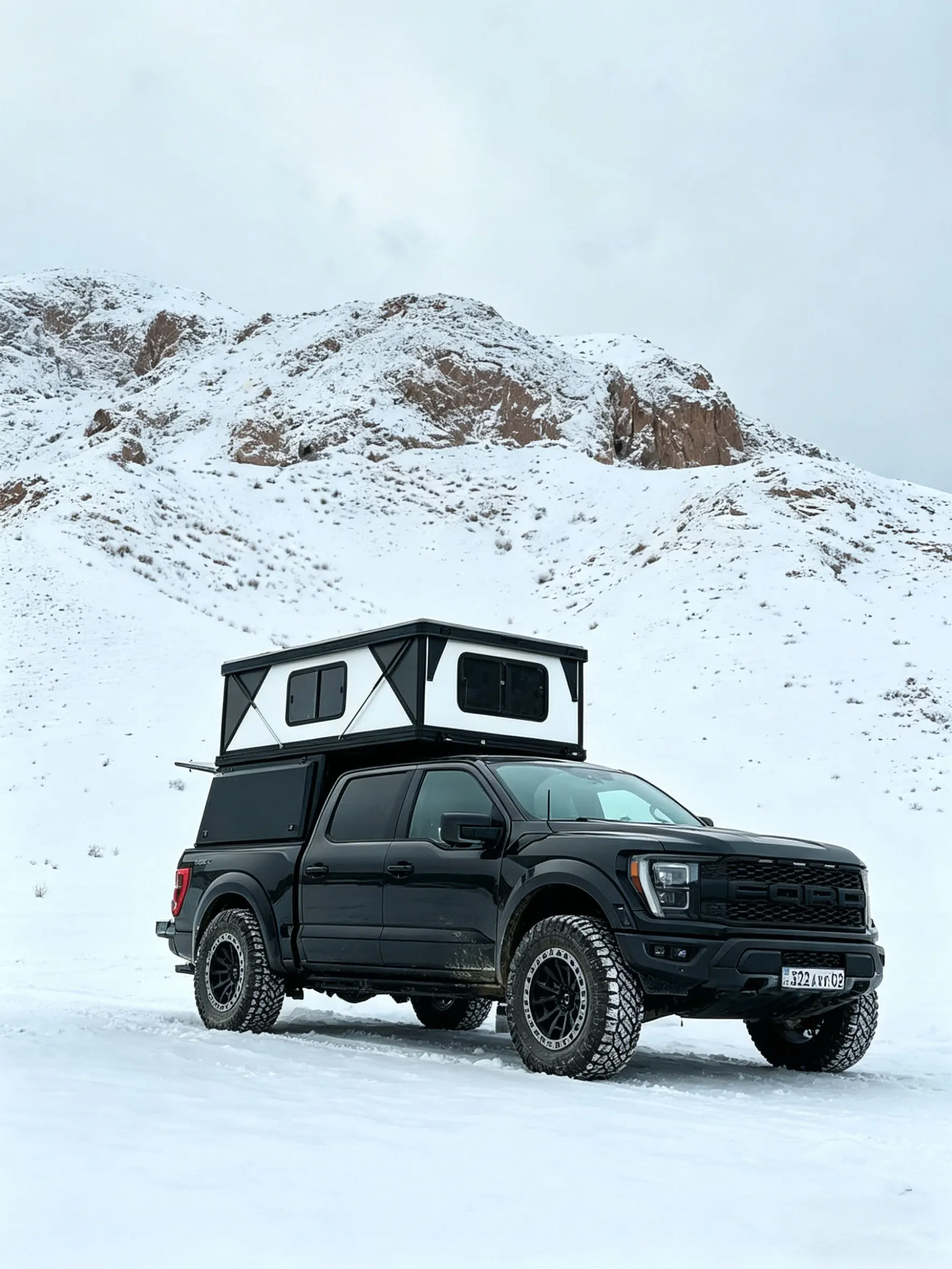 Tenda de teto monocoque para camping ao ar livre, camper de alumínio desdobrável para caminhonete F150 Tacoma