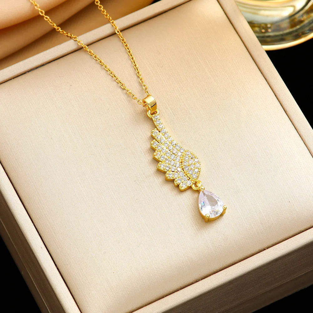 Naszyjnik z zawieszką Anielskie Skrzydła, lekki luksus, unikatowy, wszechstronny, ekskluzywny, łańcuszek na obojczyk