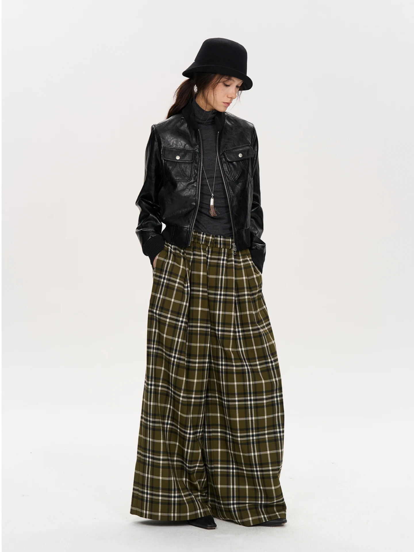 テイクケア レトロパンクスタイル ブラックバイカージャケット スリムでおしゃれなショルダーレングス レザーコート 若い女性向け ジッパー開閉