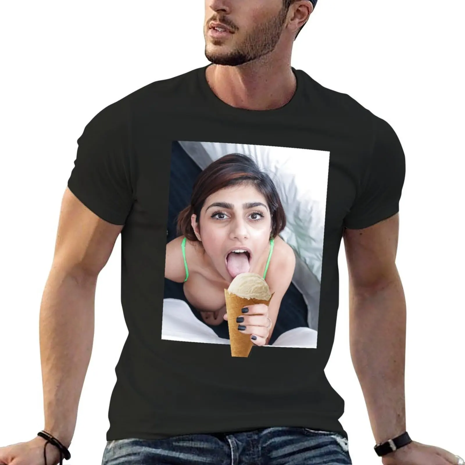 Mia Khalifa eats Ice cream T-Shirt sports fans anime t shirts Men\'s t-shirts