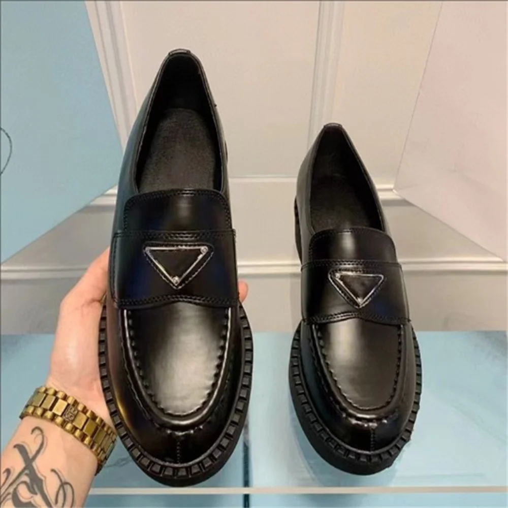 Mocassins à Semelles Épaisses et Talons Épais pour Femme, Chaussures Rétro en Cuir avec Logo Triangle de Style Britannique, Nouvelle Collection, Vente en Gros