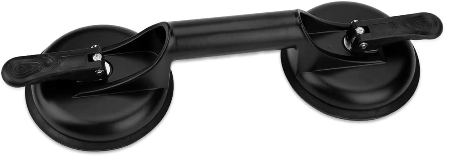 

Инструмент для устранения зазоров в ламинате, включает присоску и молоток (нельзя использовать на обработанной поверхности пола)