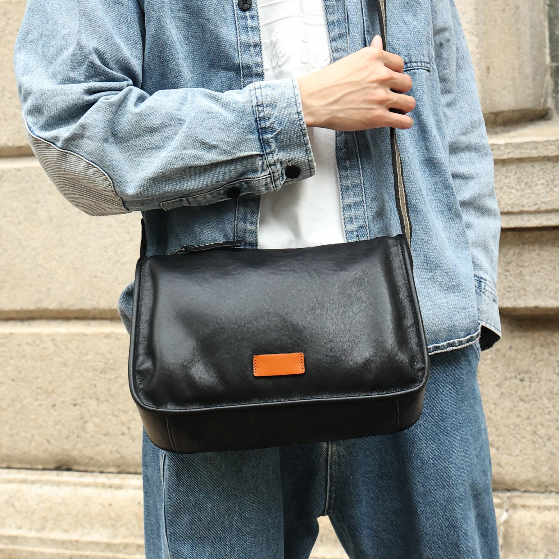 

Genuine Leather Men's Messenger Bag Casual Crossbody Shoulder Bags Large Capacity Fashion Sling Pack for Business Travel Work