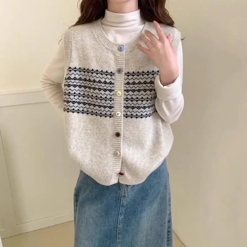 

Women's cardigan sweater knitted vest women's fashionable and trendy this year's popular vest vest vest shirt layering