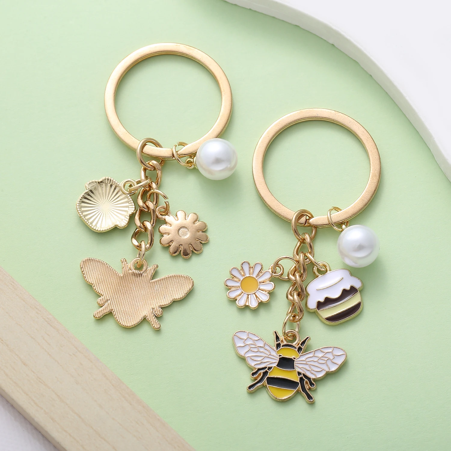 1pc Fashionable Enamel Bee, Honey, Flower Charms Keychain, Alloy Metal Insect Key Ring, For Car Keys, Backpacks, Wallets