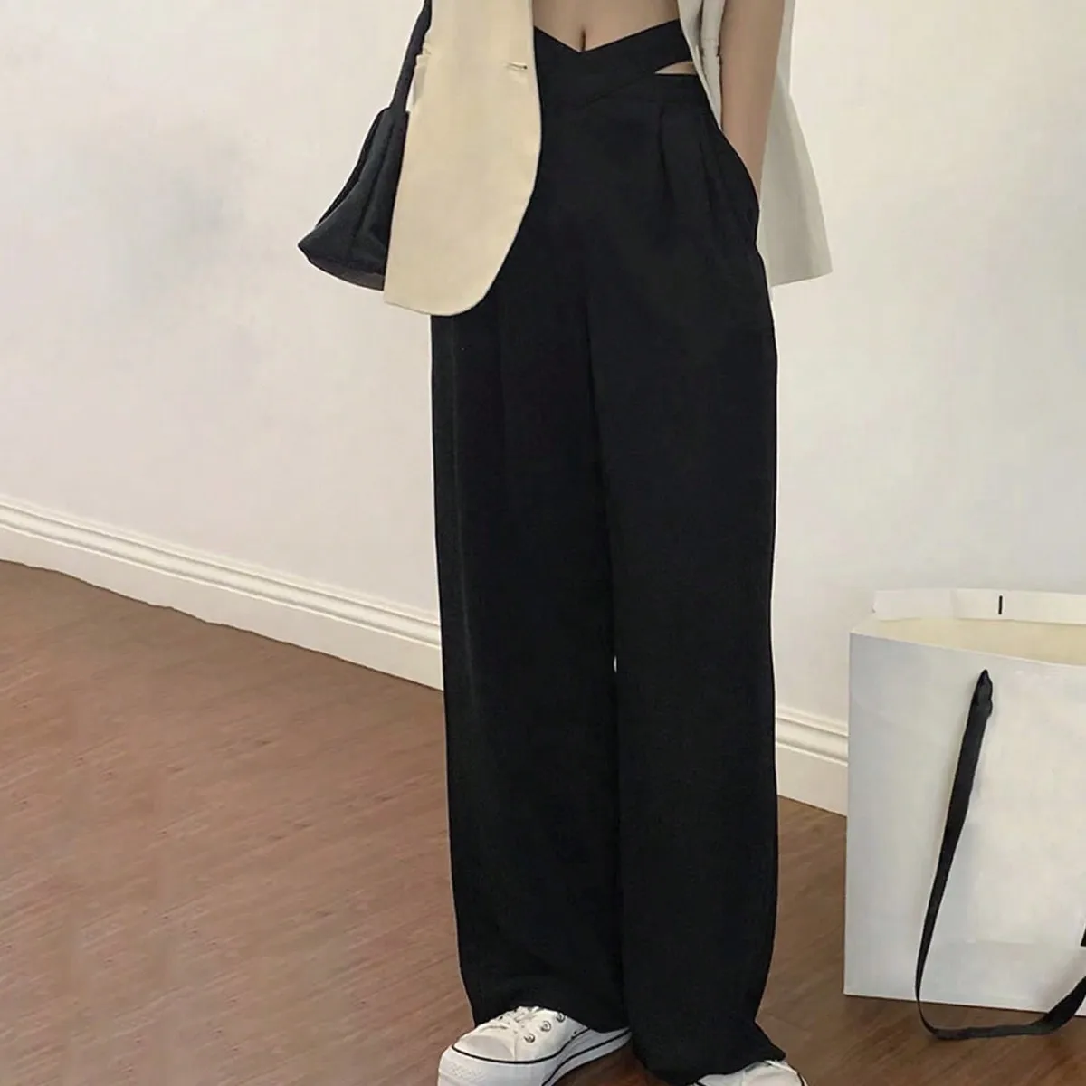 Korean Chic Summer Hong Kong Style Design Cut Out High-Waisted Casual Trousers with Drapey Feel and Slimming Look Crotch-Covering Wide-Leg Trousers for Women 한Jian Individual Baboon