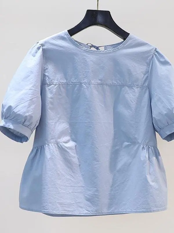 camisa-de-mujer-azul-de-cuello-redondo-con-manga-abullonada-estilo-holgado-de-verano-con-pliegues-en-la-cintura-bolsillo-y-panuelo-versatil-e-informal