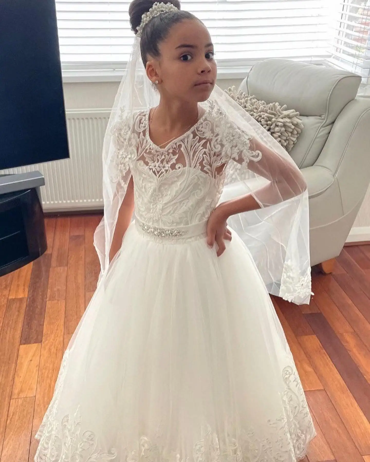 

Lace Tulle Flower Girl Dresses for Wedding Ivory Beaded With Bow Kids Birthday Party Ball Gowns Princess First Communion Dress