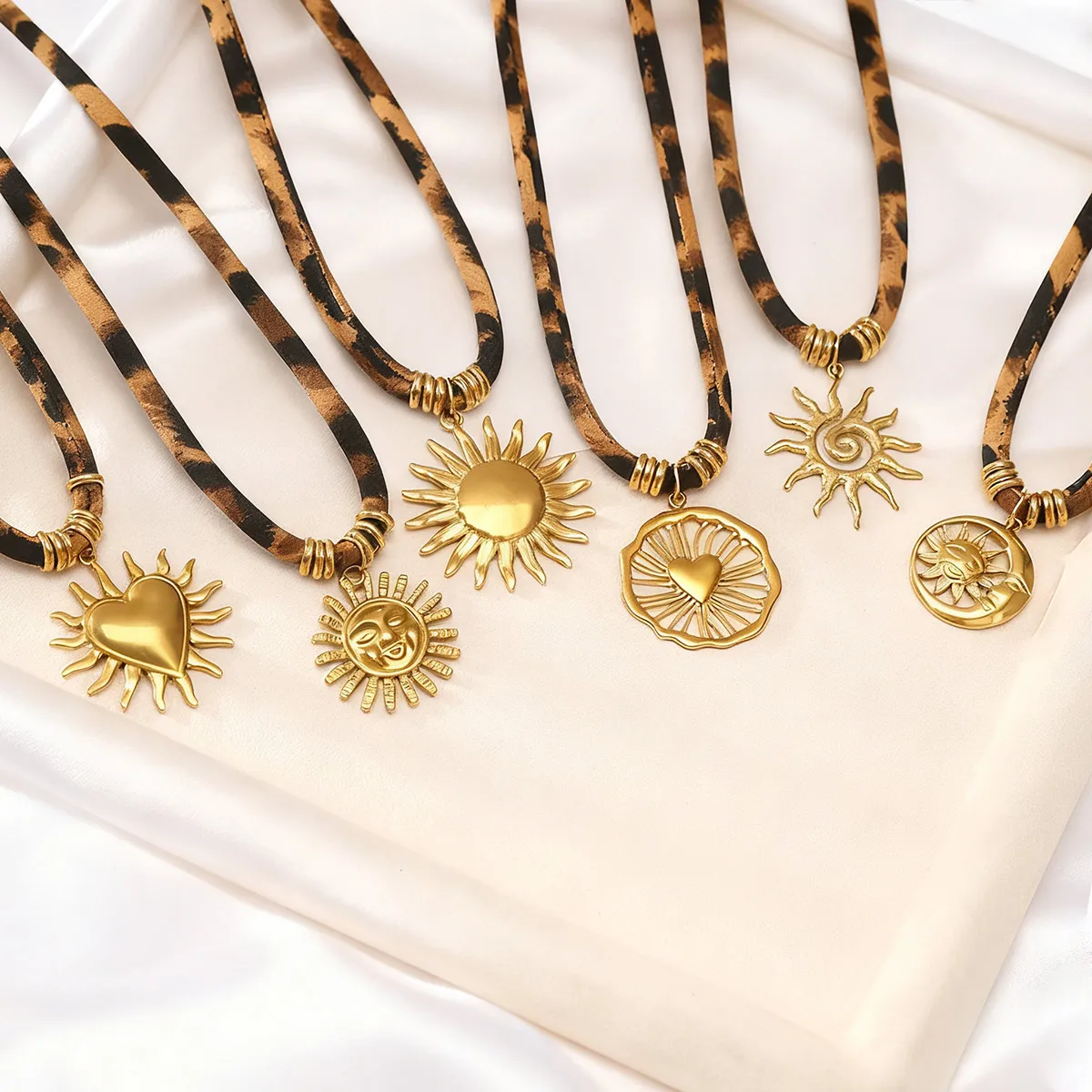 Edelstahl vergoldet rundes Herz Sonne Anhänger Leopardenmuster Stoffschnur Halskette Wild Fashion Style Schmuck Geschenk für Frauen