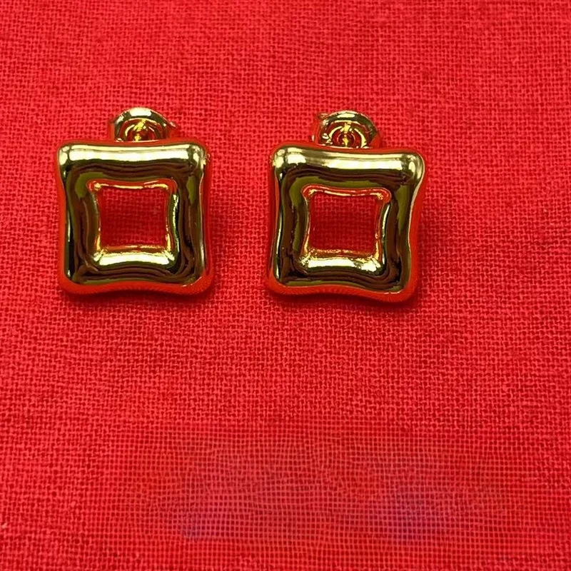 2023'ün en çok satan Avrupa ve Amerikan basit geometrik kadın küpe romantik takı hediye çantası