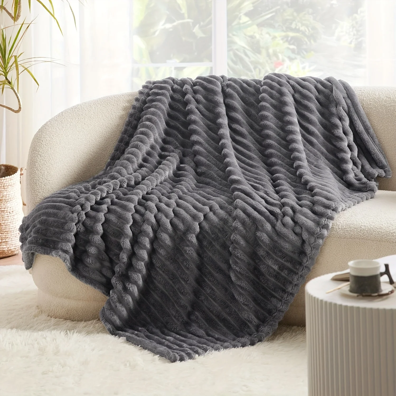 Throw Blanket All Season Soft Plush Cozy Bed Blanket Multifunctional Lightweight Warm Couch Blanket for Sofa Bed Travel