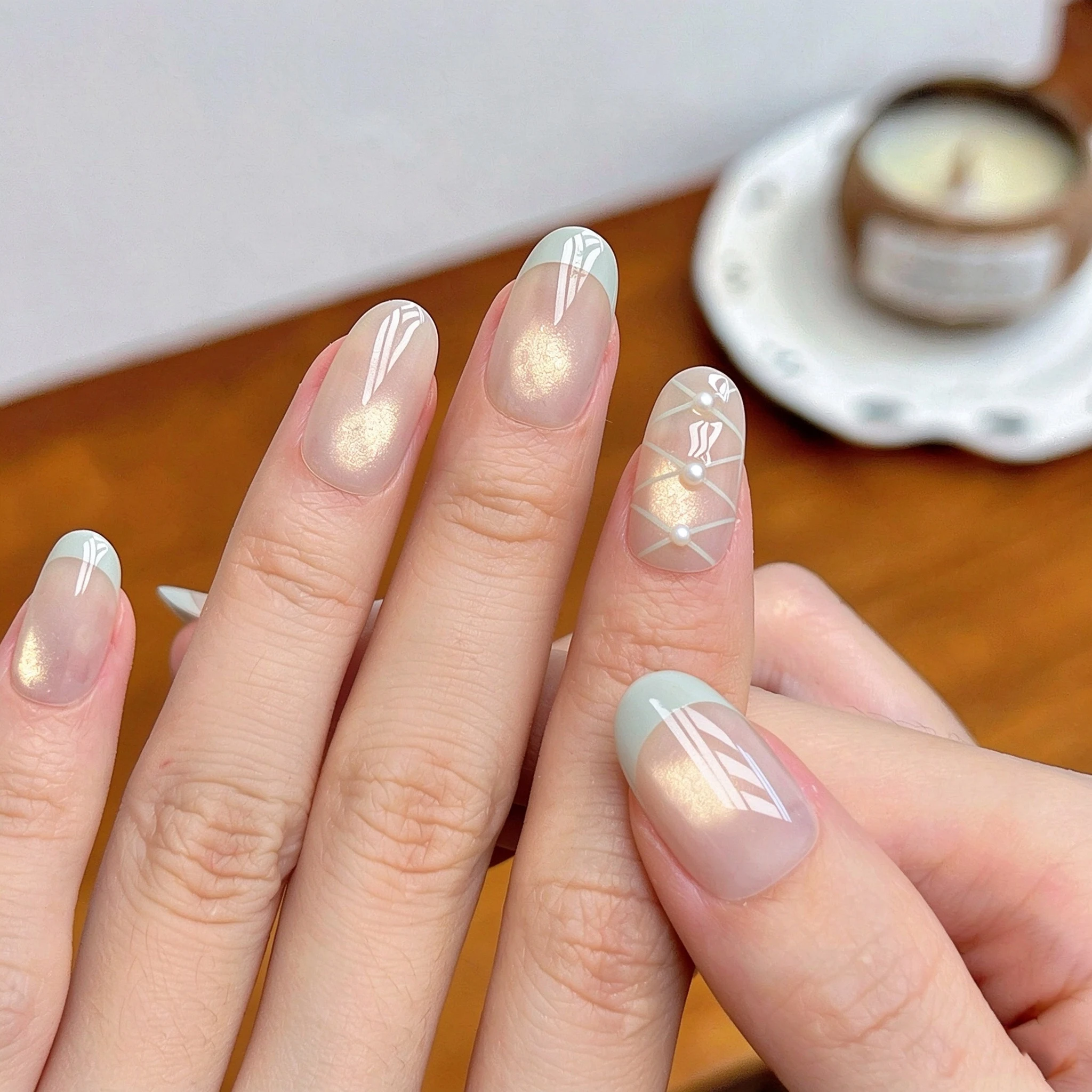 10pcs Press On Nails French Tip Nude Base Gold Glitter Cute Pearl Bow Design Full Cover Wearable Reusable Women Fake Nails