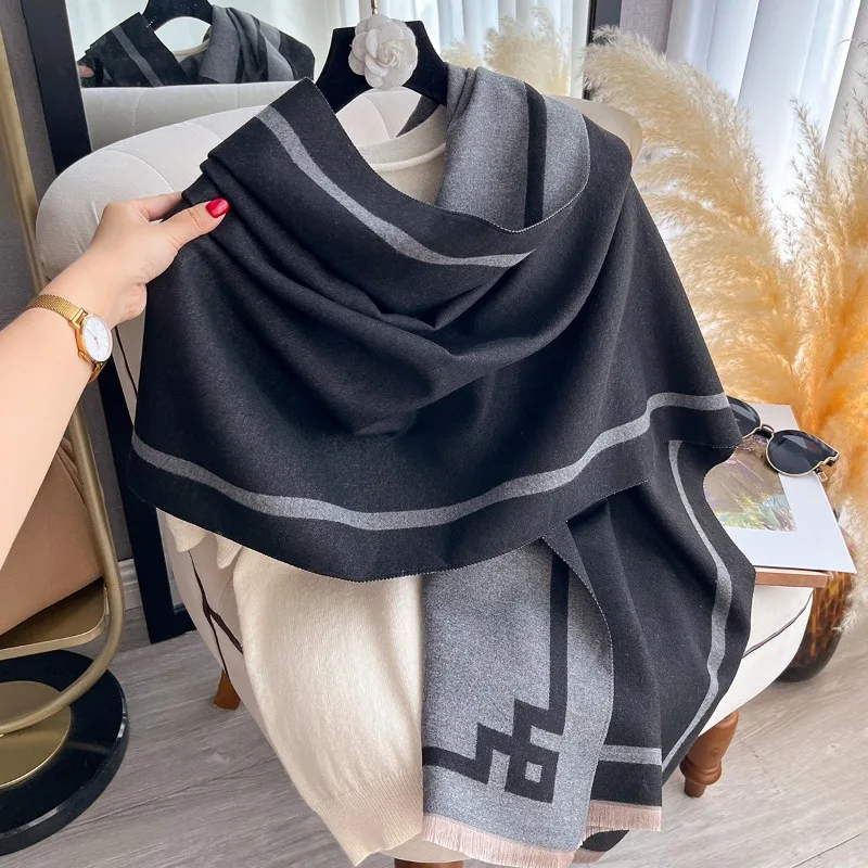 

Simple and elegant solid color thickened faux cashmere scarf for women, versatile double-sided contrasting shawl neck wrap
