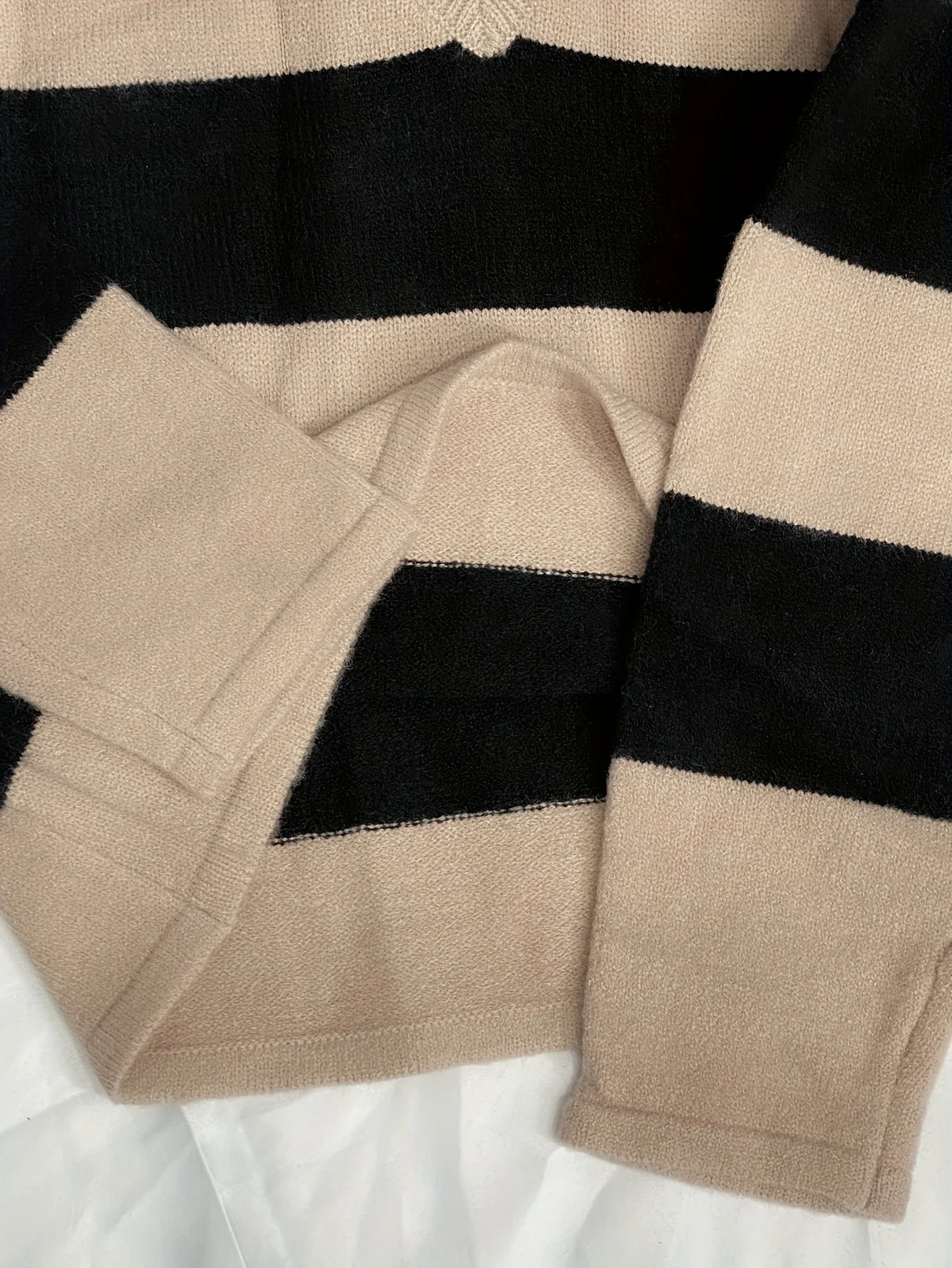 ليو يوي غو، خطوط كتلة الألوان. قميص نسائي محبوك مكون من قطعتين يشبه الصوف مع بنطال مضلع عالي الخصر. أسلوب غير رسمي. #6