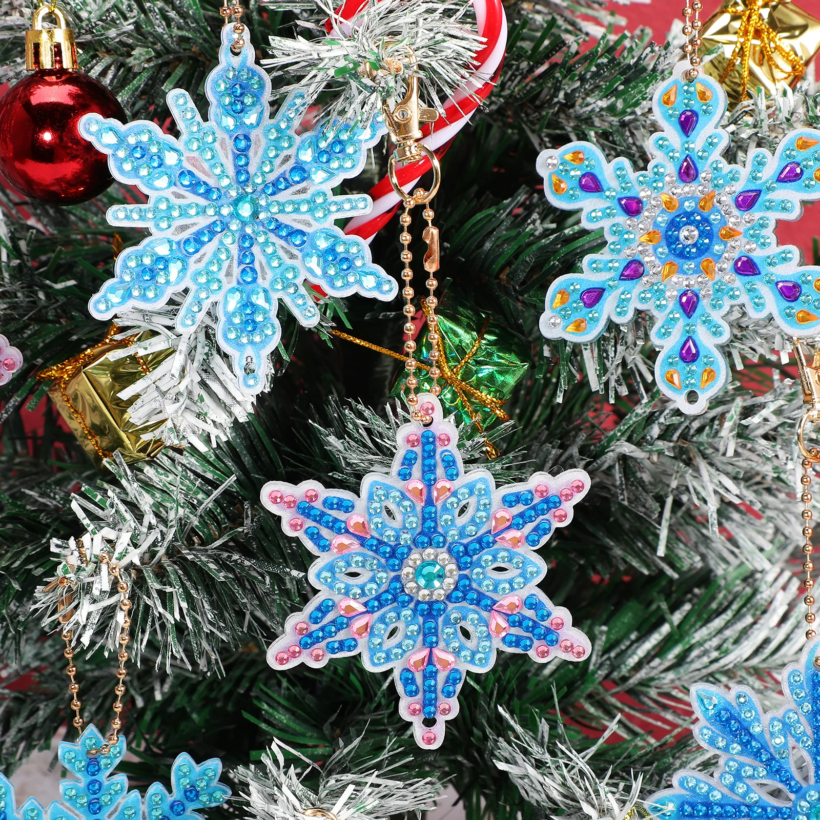 

1Set Snowflake Pendants Unique Design Keychains for Keys Bags Home Winter Decor Hanging Snowflake Ornaments DIY Christmas Crafts