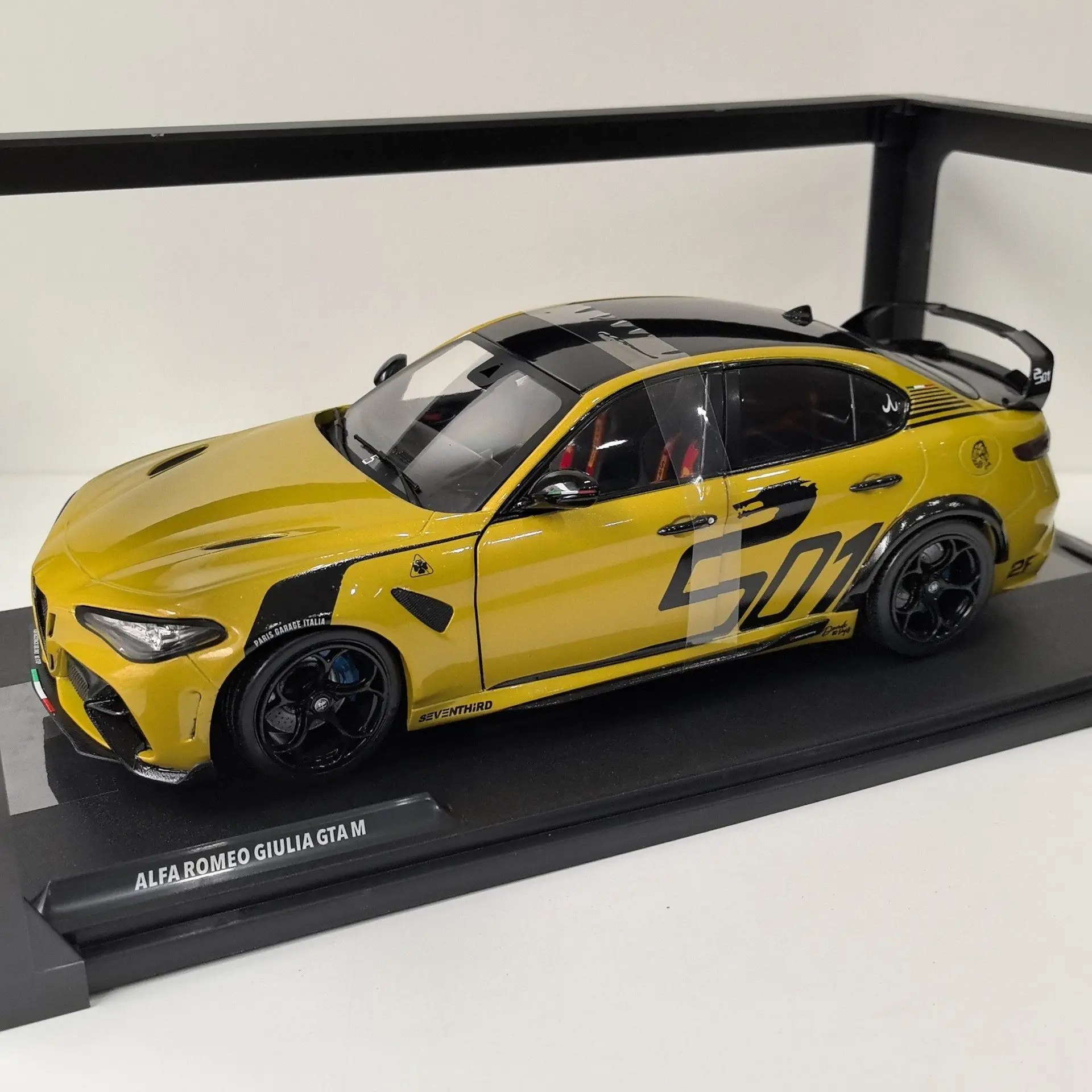 

Модель автомобиля SOLIDO 1/18 GIULIA GTA 2022 U7 из сплава, в упаковке, с дефектами (крашеная, с дефектами покраски)