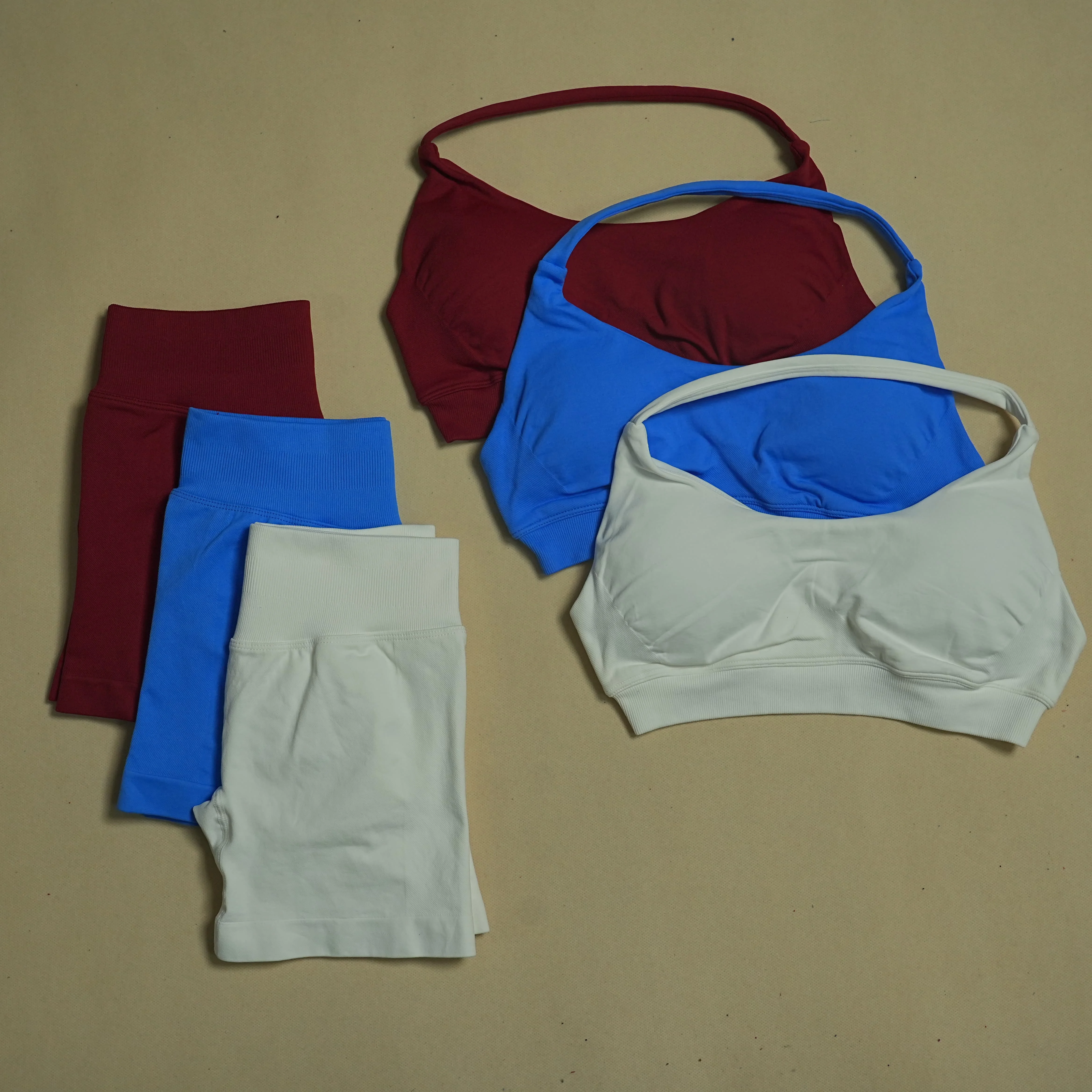 

Спортивный комплект из 2 предметов для женщин: бесшовный топ для йоги с высокой поддержкой и леггинсы с эффектом пуш-ап для тренировок, с открытой спиной, для занятий спортом и в зале