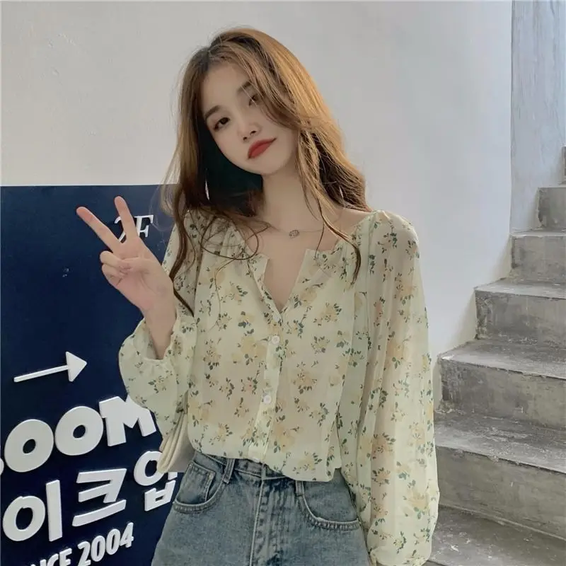 甘い新鮮な花柄シフォンシャツ女性のデザインセンセーションニッチエレガント薄い韓国スタイル日焼け止め長袖トップ