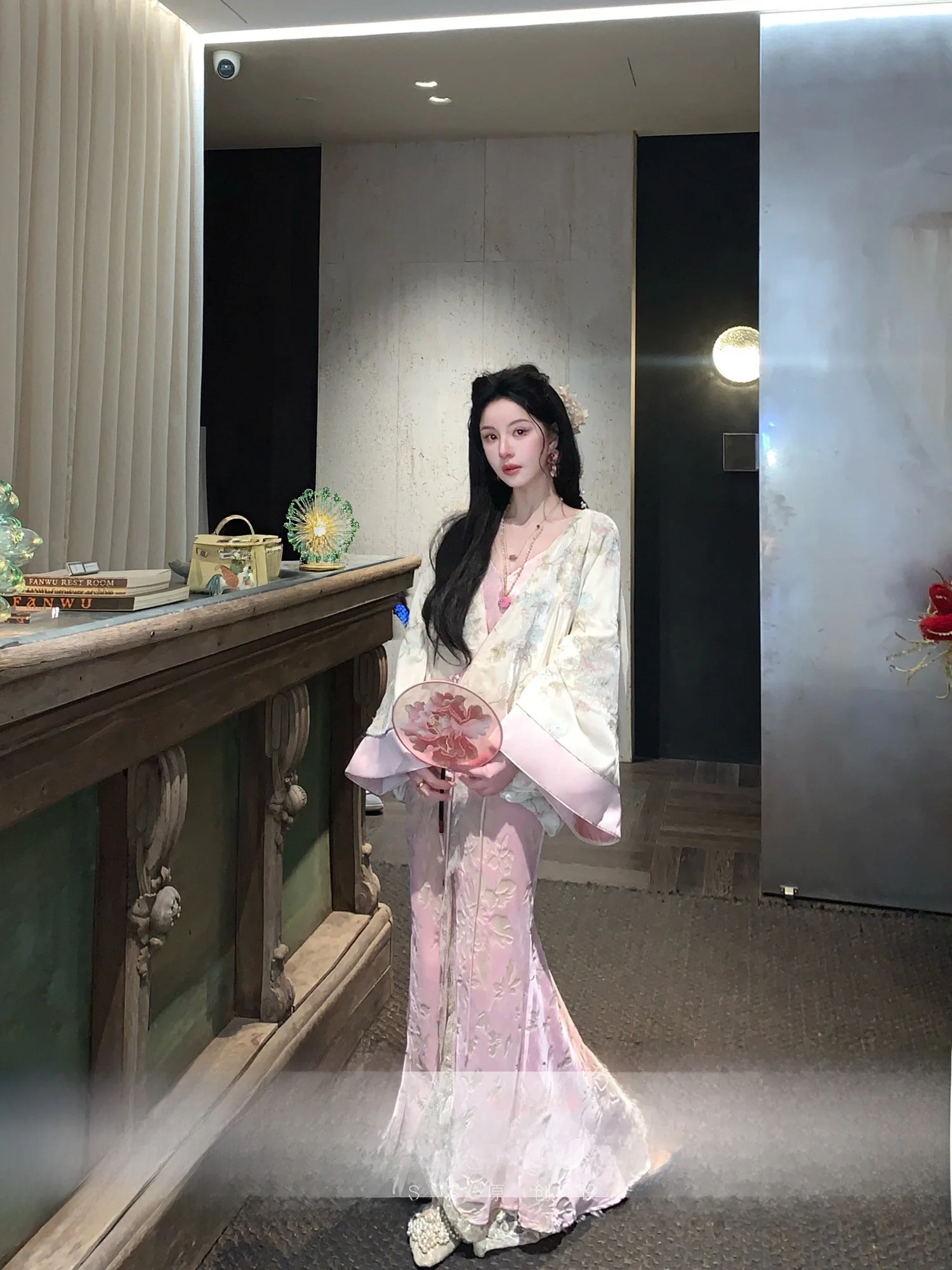 

MOSS STUDIO Новый китайский комплект: золотистый шелковый бархатный жакет и юбка с кружевными вставками, женский модный комплект с длинными рукавами, свободный крой