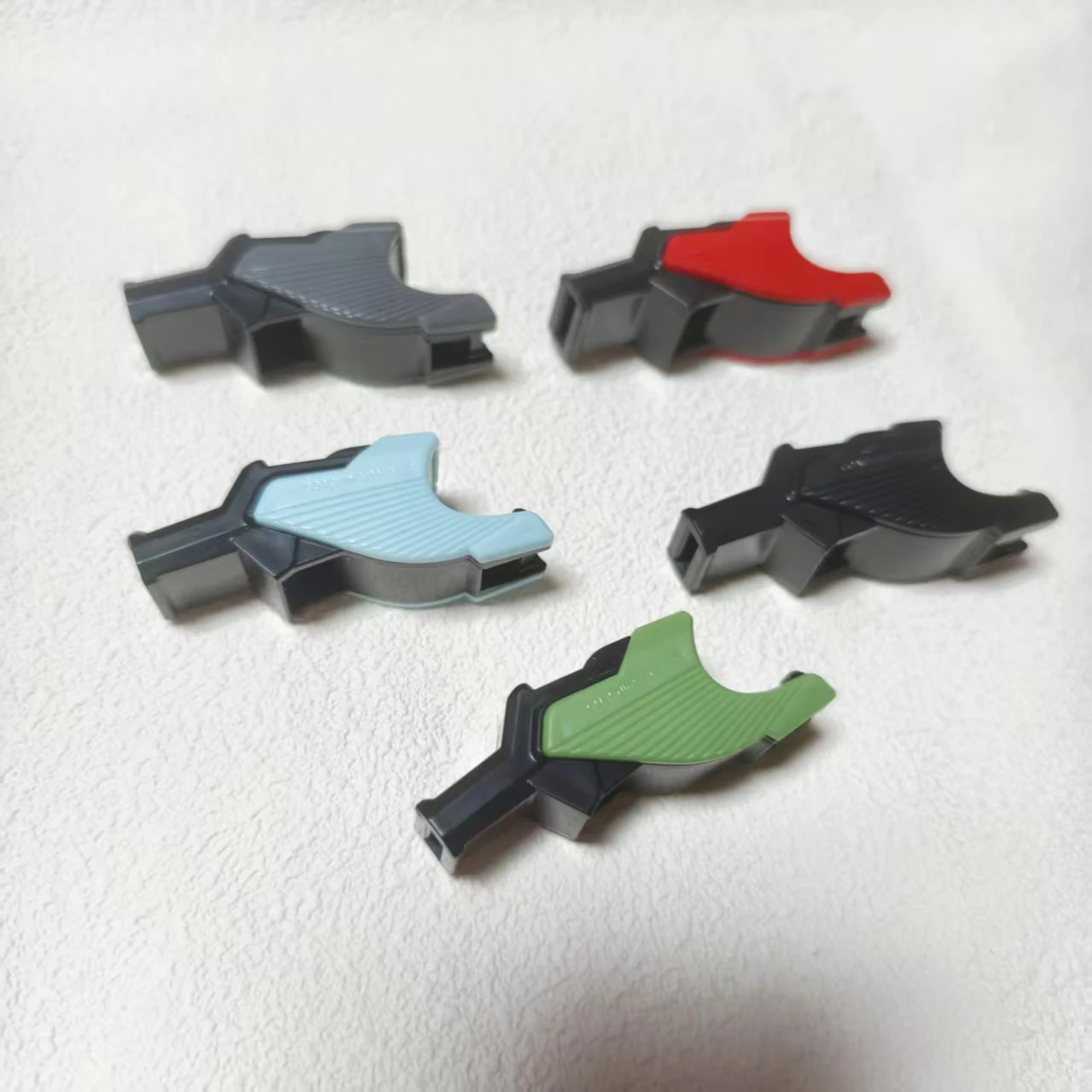 20 قطعة من صفارة حكم دولفين الجديدة بصوت عالٍ وسهلة النفخ بألوان غنية