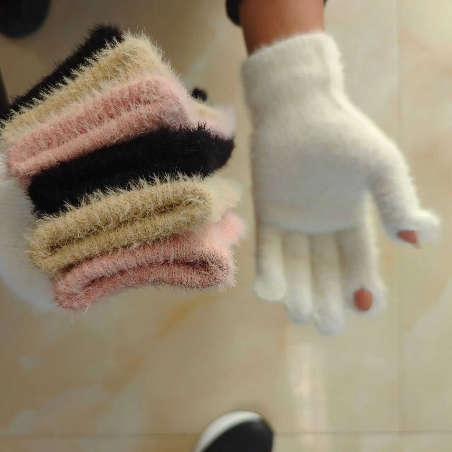 

(Touch Screen) Knitted Gloves 2024 Winter New Thick Warm Split Finger Woman Girl Plush Gloves for Friends Birthday Gift