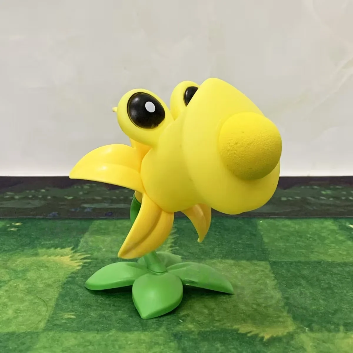 

Bluffing Lan Ying's "New Plants vs. Zombies" is a soft rubber toy game featuring a scene, shooting game, and a birthday gift toy