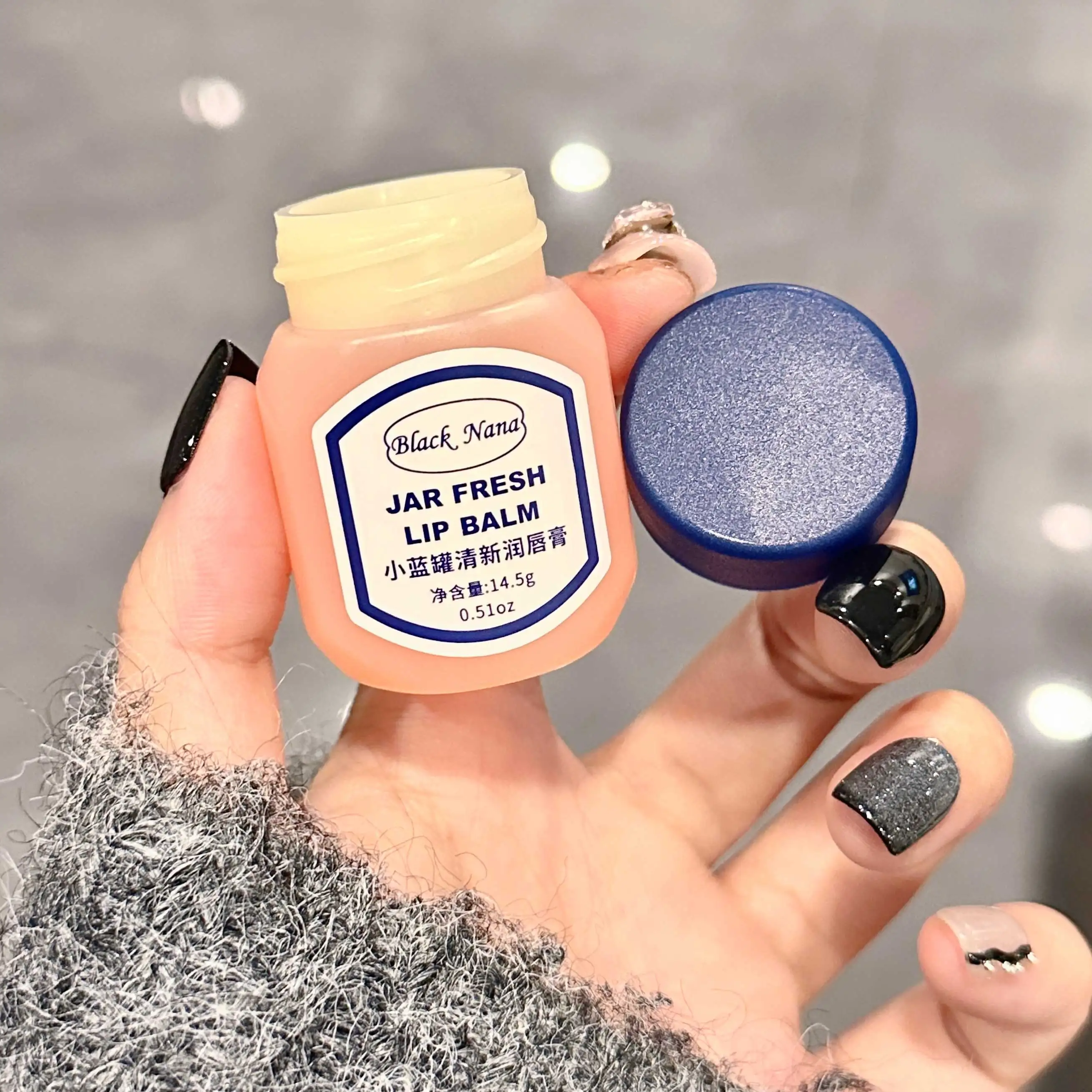 BLACKNANA small blue jar lip balm moisturizing and fading lip lines to prevent chapped lipstick base