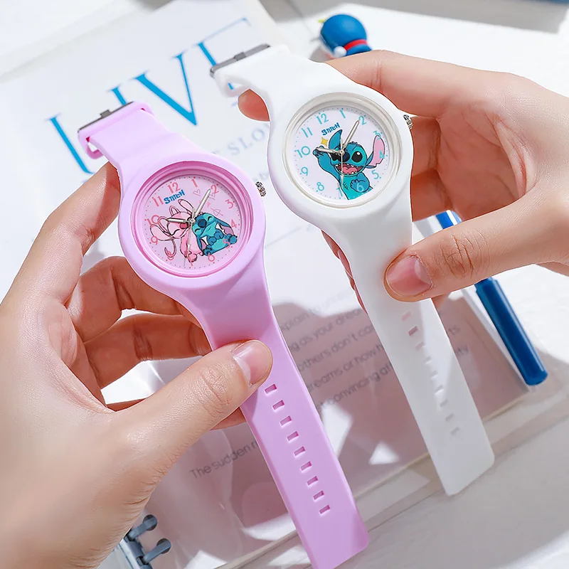 Cartoon-Muster Stich Mädchen Uhr Kinder Große Runde Zifferblatt Kinder Uhr Student Anime Peripheriegeräte Geburtstag Geschenke Jungen Spielzeug