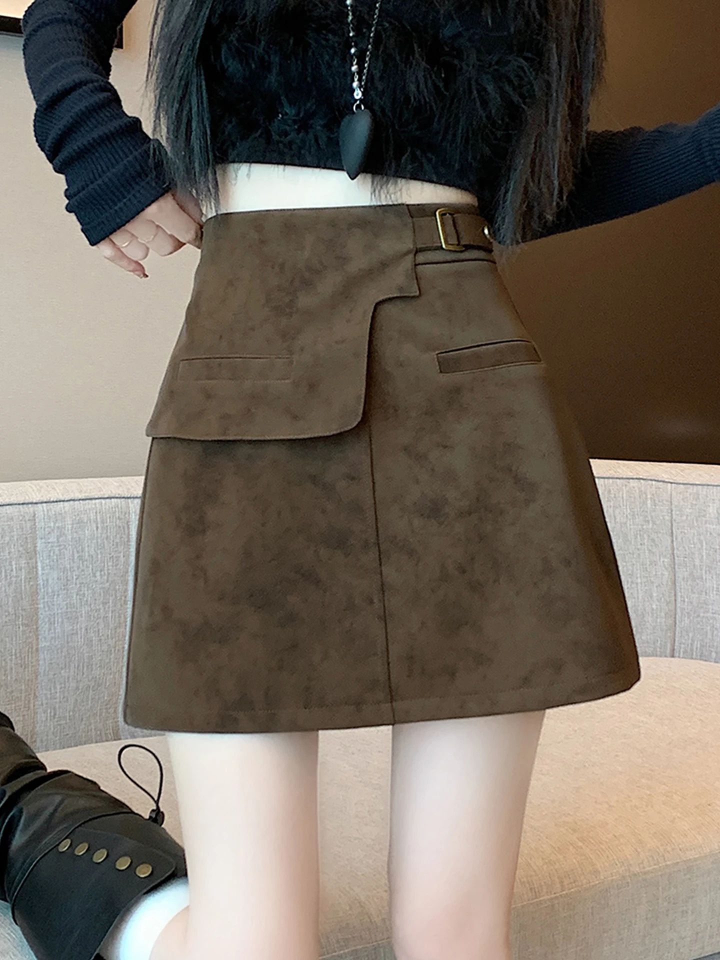 

Женская короткая юбка А-силуэта с высокой талией, асимметричная, из замши, в американском стиле, для осени и зимы, больших размеров, утягивающая, облегающая, с запахом