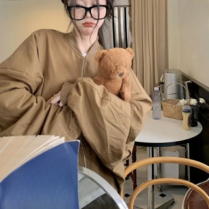 سترة بيسبول على الطراز الأمريكي للنساء 2025 سترة واقية كلاسيكية مع جيوب سترة خارجية مناسبة لربيع الخريف ​