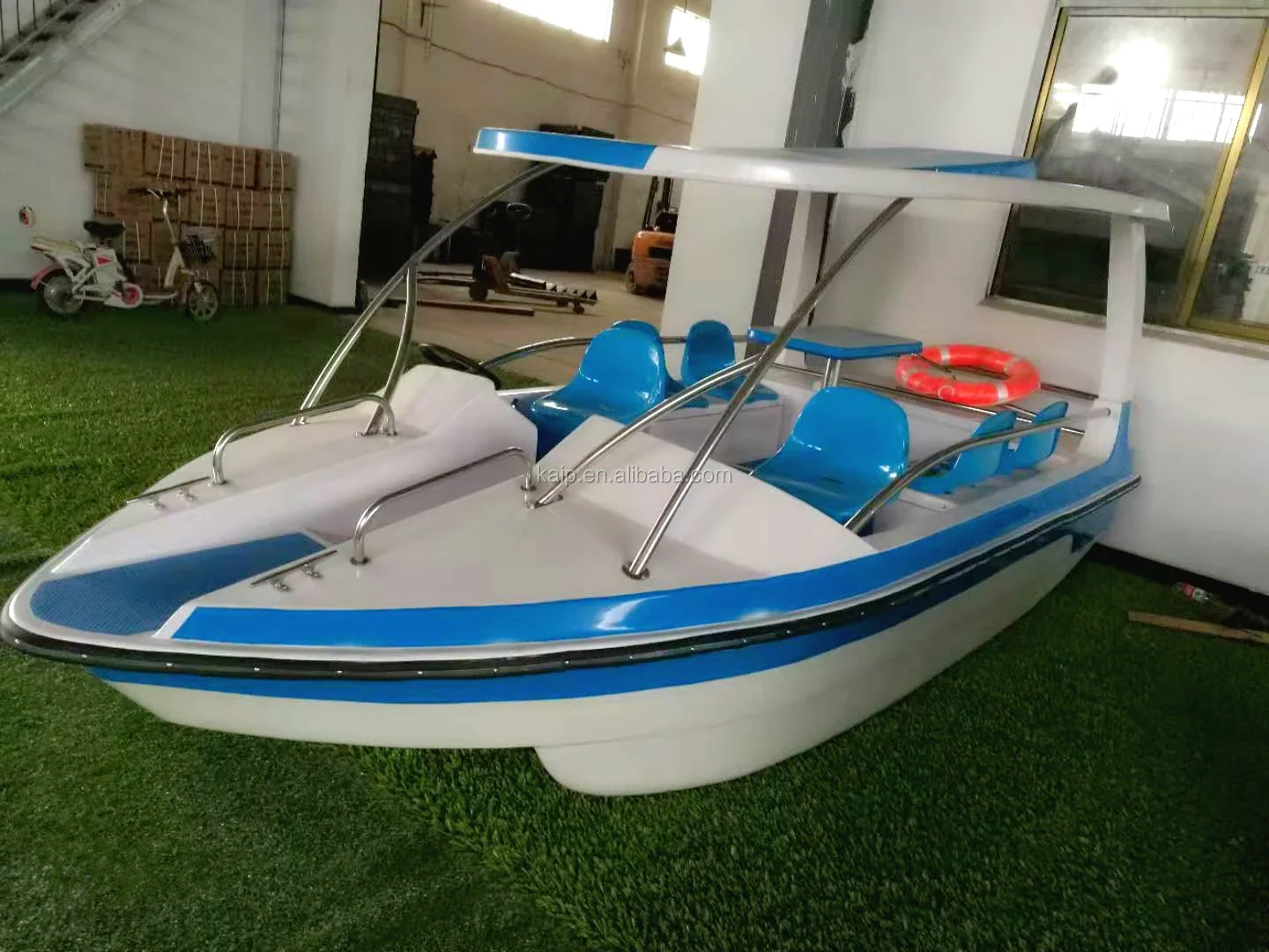 Outdoor water amusement electric boat with 6-person seat fiberglass party boat with two battery for sale