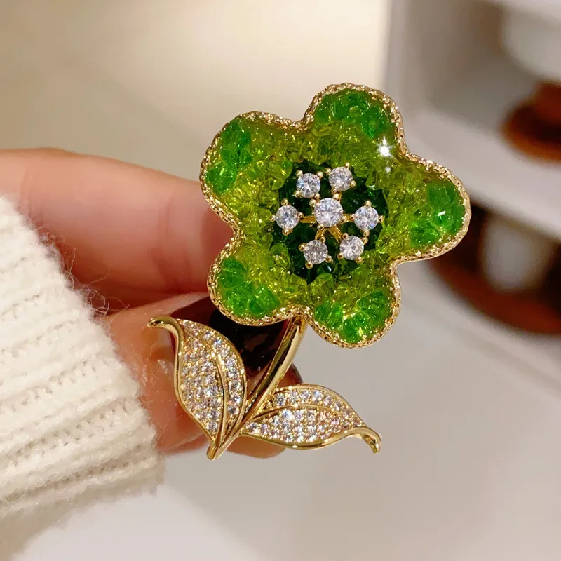 CC Trendy Brooch Gradient Green Zirconia Flower Corsage Clothes Pins Elegant Cardigan Shawl Buckle Dating Essential Shining B27