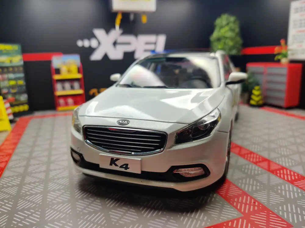 Diecast 1:18 Scale Dongfeng Yueda Kia K4 Original Full Car Door-opening Alloy Car Model Collectible Toy Gift Souvenir Display