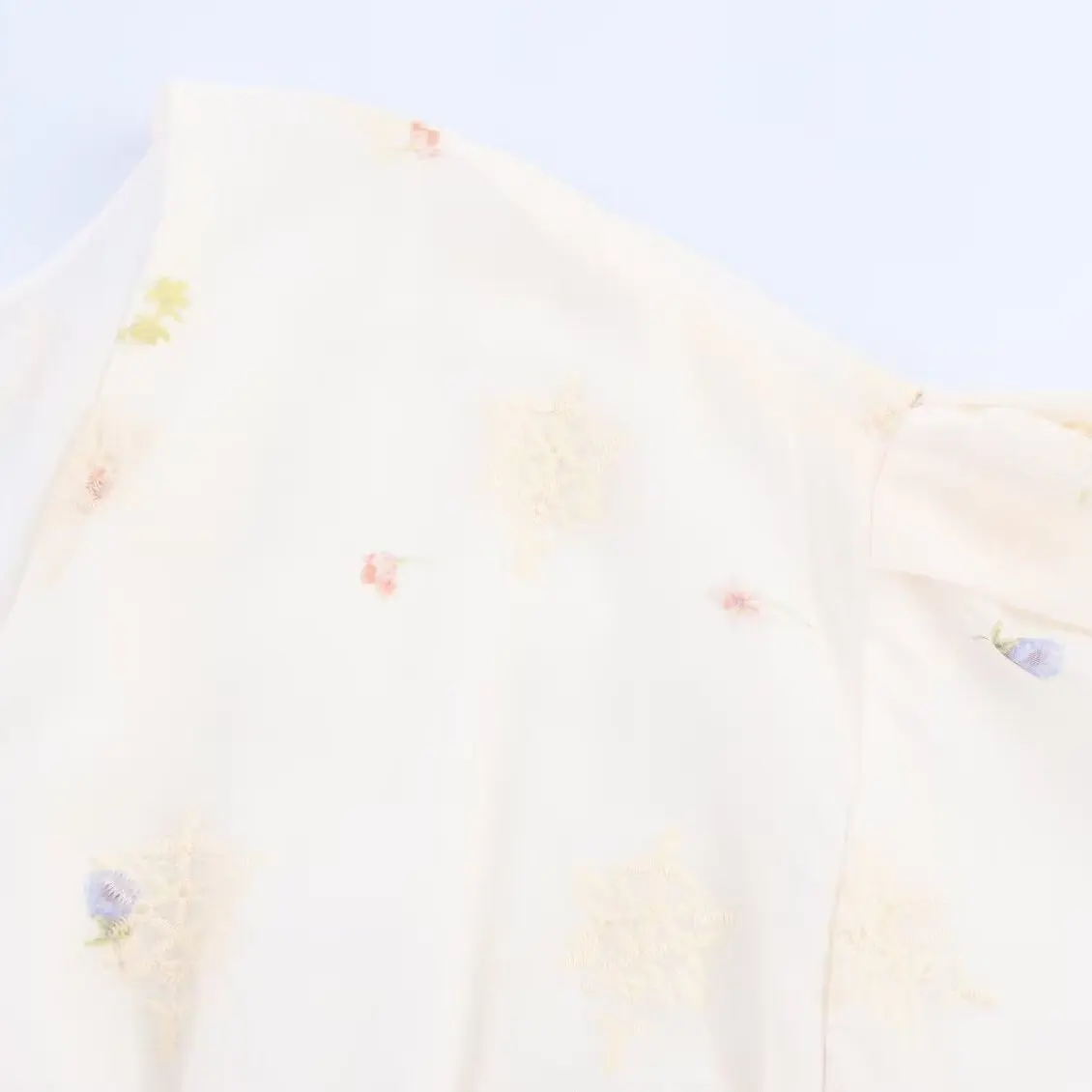 

ZBZA Spring New Women's Faion V-ne Embroidered Sweet Sle Bubble Sve Dr Commute Loose Fit Polyester Fiber