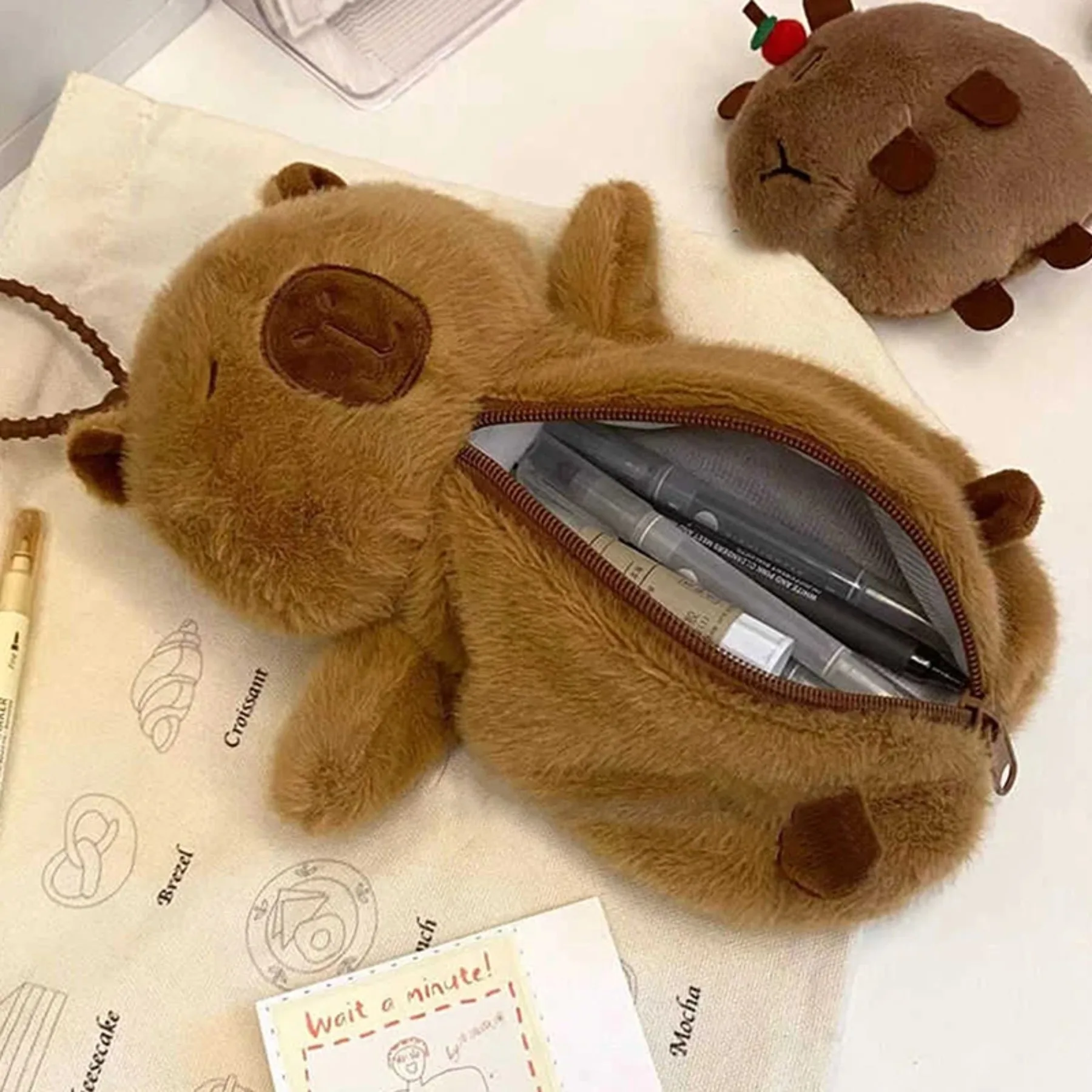 Yaratıcı Peluş Kapibara Kalem Çantası Büyük Kapasiteli Kalem Kutusu Çok Fonksiyonlu Kırtasiye Saklama Çantası Kalem Çantası Hediye