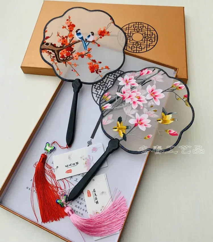 

Summer Vintage Chinese Embroidery Round Fans Luxury Hand Held Home Decor Dance Fans Silk Decoration Fans