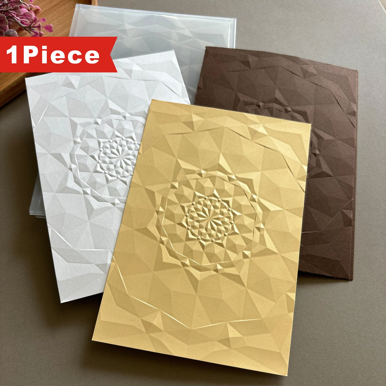 Diseña una carpeta en relieve 3D con un fuerte sentido del arte: estampados geométricos sobre papel y plástico, plástico duradero, blanco, festivo