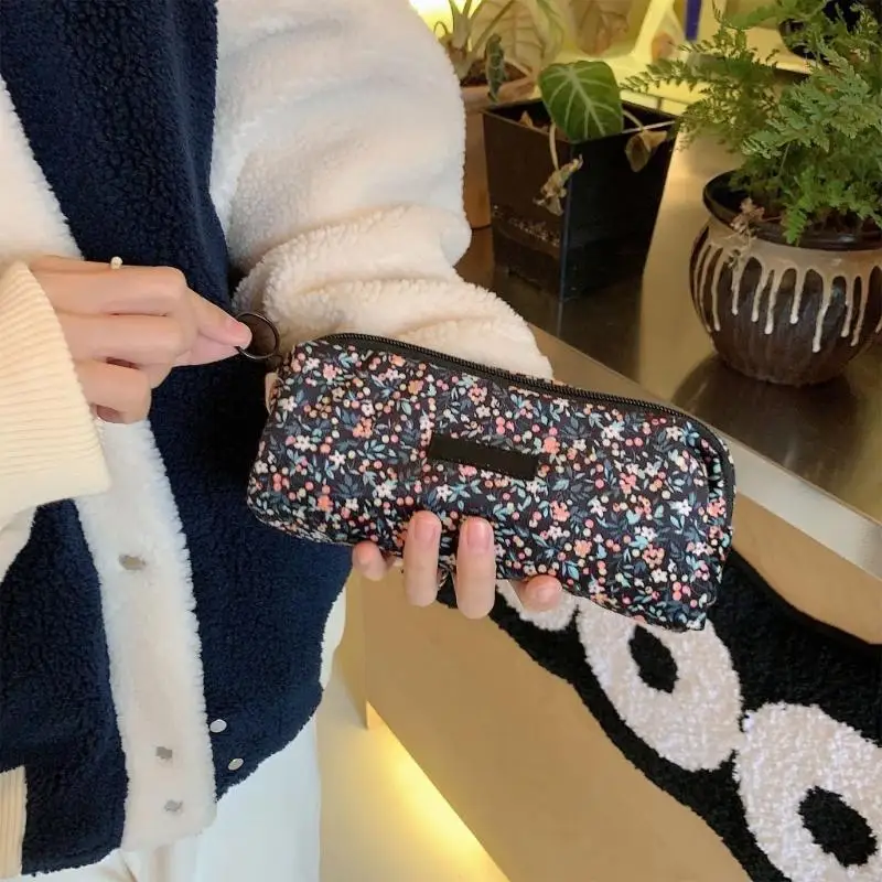 مالك قلم رصاص مضلع دائم جديد لعام 2025 مساحة تخزين كبيرة فتحة منزلق سلسة صديقة للبيئة من البوليستر المثالي لـ #3