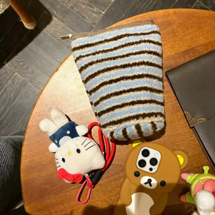 female-cosmetic-pouch-travel-makeup-pouch-new-makeup-organizer-plush-cosmetic-bag-portable toiletry-organizer