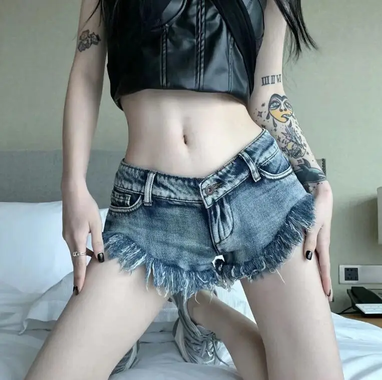 

Women's Low Waist Sexy Denim Short Nightclubs Bars and Beaches Hot Pants Burr Edge Shorts