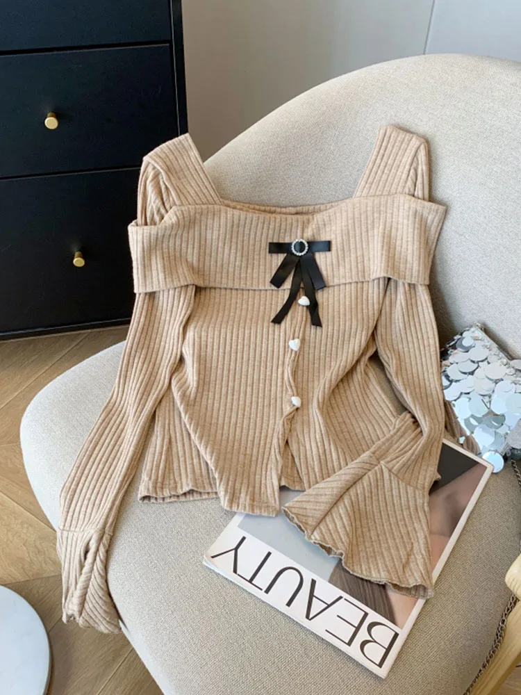 French Elegance Square Collar Sweet Bow t-shirt autunno 2024 Flare Sleeve Design Slim top moda donna di alta qualità Cozy Tees