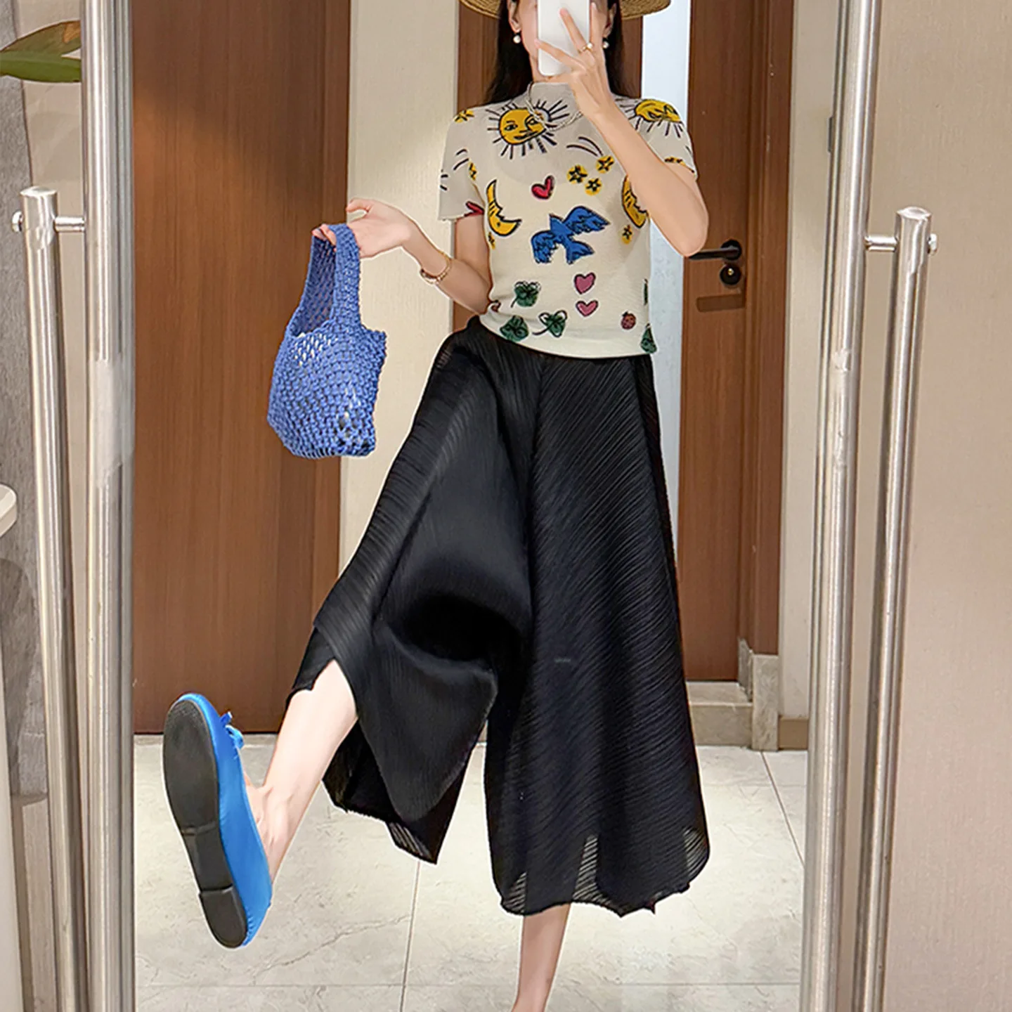 

Miyake Pleated 2025 New Cartoon Printing Short-sleeved T-shirt Pleated Trouser Skirt Suit Female Summer Loose Two-piece Set