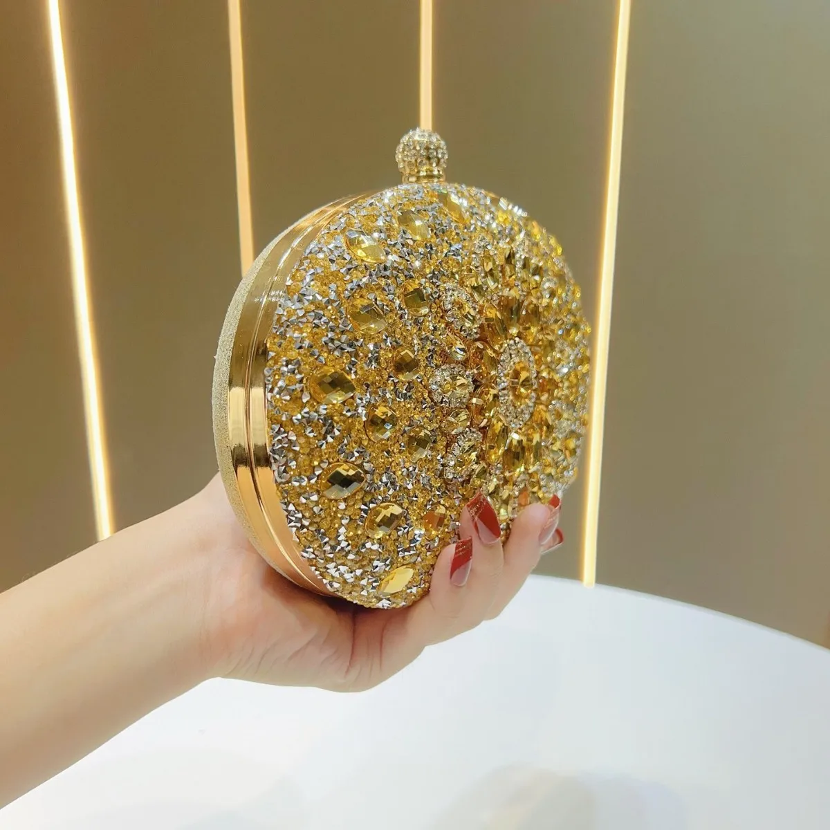 حقيبة سهرة فاخرة على شكل عباد الشمس لعام 2025 للنساء بمقبض كامل من حجر الراين متعدد الاستخدامات للفساتين الرسمية والولائم #2