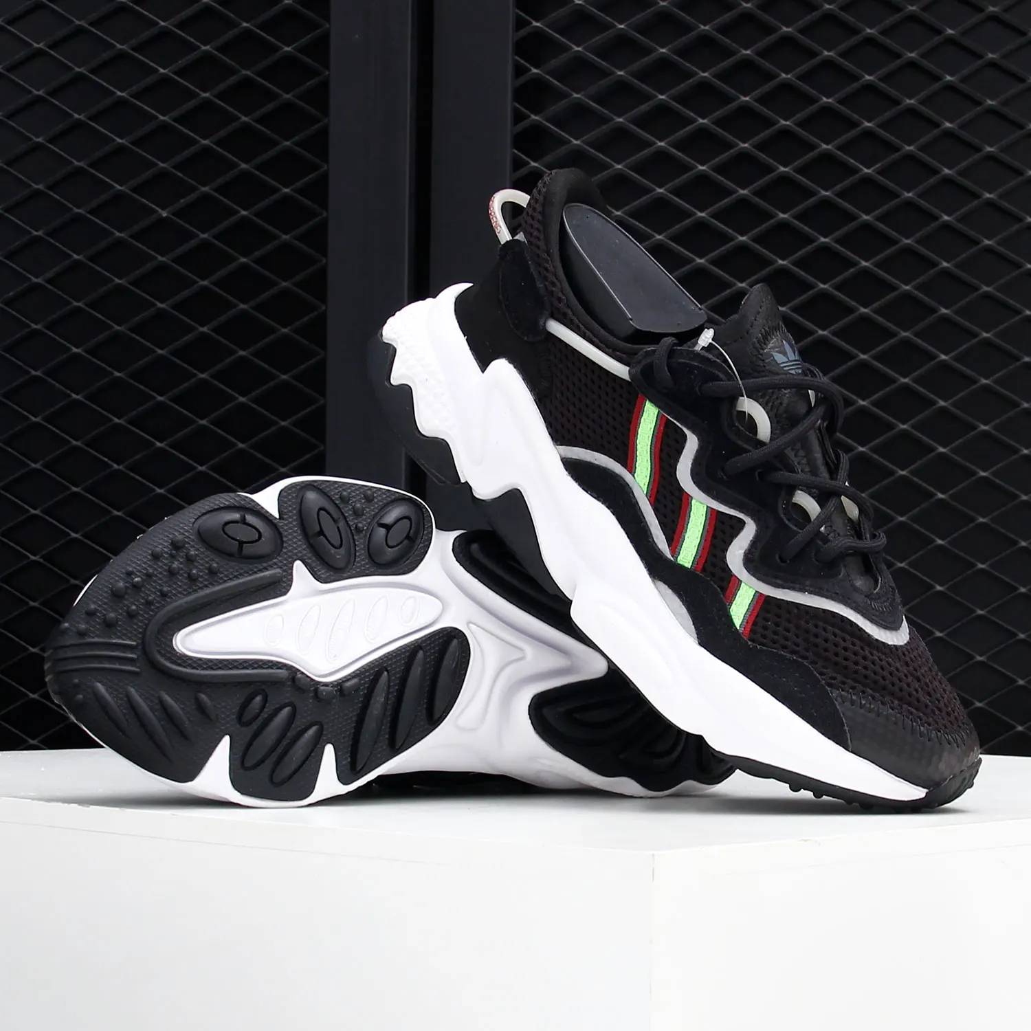 

Adidas genuine clover season men's and women's OZWEEGO J casual shoes EE7772