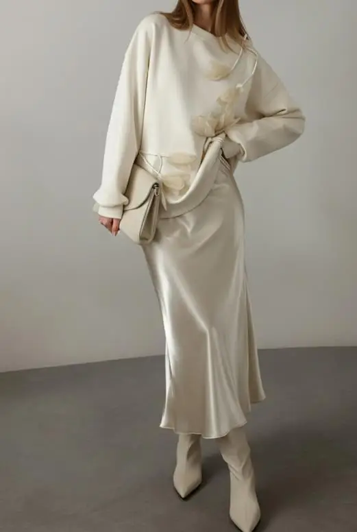 

2025 Autumn 3D Floral Decoration Long Sleeved Loose Hoodie for Women's Casual Fashion Personality Long Sleeved T-Shirt Top